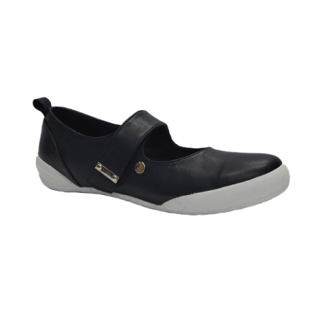 Andrea conti mary jane in black